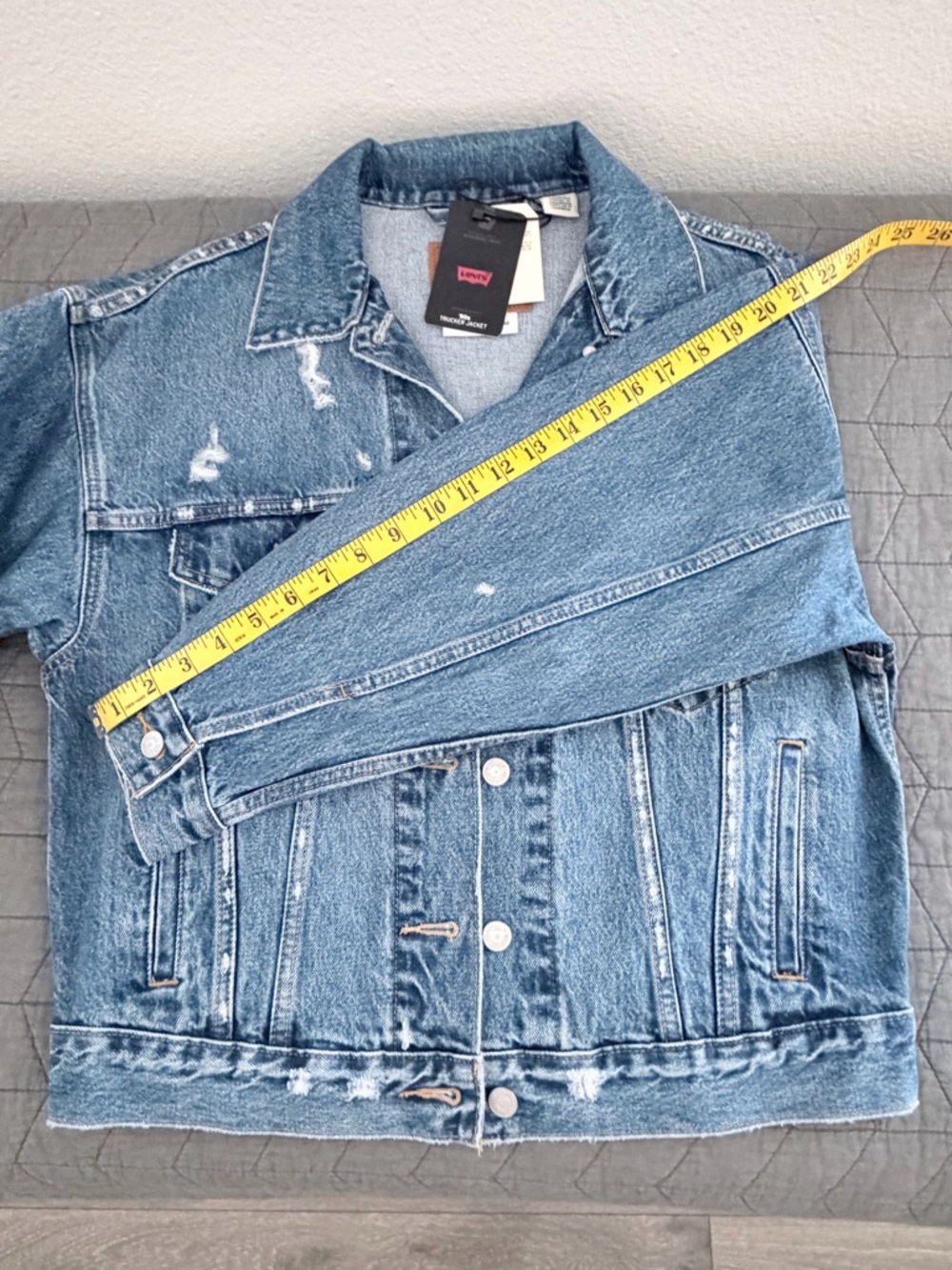 Levi's Premium 90's Trucker Distressed Denim Jacket Unisex Grunge Blue XS NWT - Picture 11 of 15